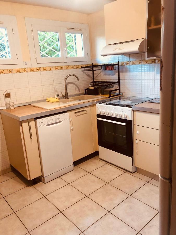Votre Sejour A Sanary Dans Bas De Villa Avec Terrasse Vegetalisee Et Abritee Exposition Est Sud Ouest A 400M Du Centre Ville En Zone Pietonne Ou Tout Peut Se Faire A Pied Sanary-sur-Mer Buitenkant foto